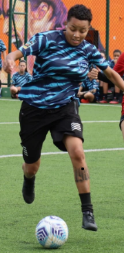 Maria Eduarda jogando